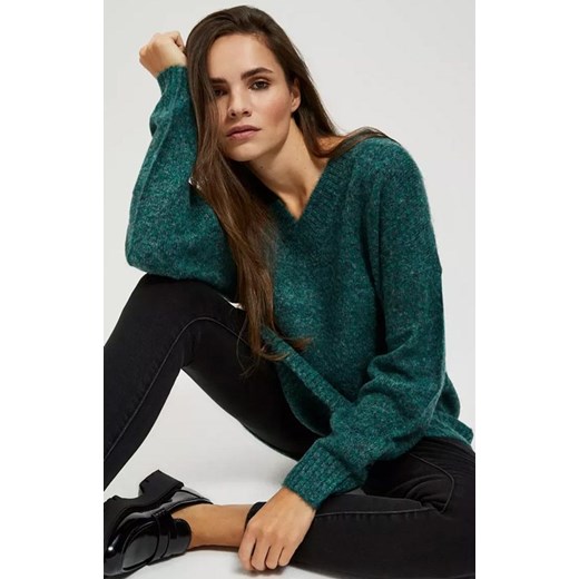 Sweter z dekoltem w serek 4231, Kolor zielony, Rozmiar XS, Moodo ze sklepu Primodo w kategorii Swetry damskie - zdjęcie 166026494