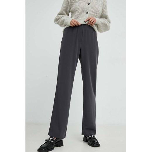 Samsoe Samsoe spodnie Hoys damskie kolor czarny proste high waist F16304674 ze sklepu PRM w kategorii Spodnie damskie - zdjęcie 166042491