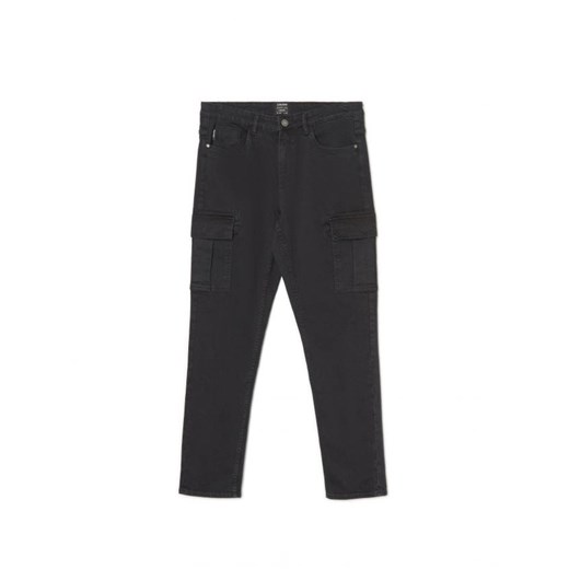 Cropp - Czarne jeansy cargo z postrzępieniami - czarny ze sklepu Cropp w kategorii Spodnie męskie - zdjęcie 166059014
