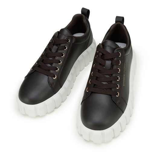 Damskie sneakersy skórzane na grubej platformie ciemny brąz ze sklepu WITTCHEN w kategorii Trampki damskie - zdjęcie 166073350