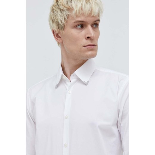 HUGO koszula męska kolor biały regular z kołnierzykiem klasycznym ze sklepu ANSWEAR.com w kategorii Koszule męskie - zdjęcie 166083904