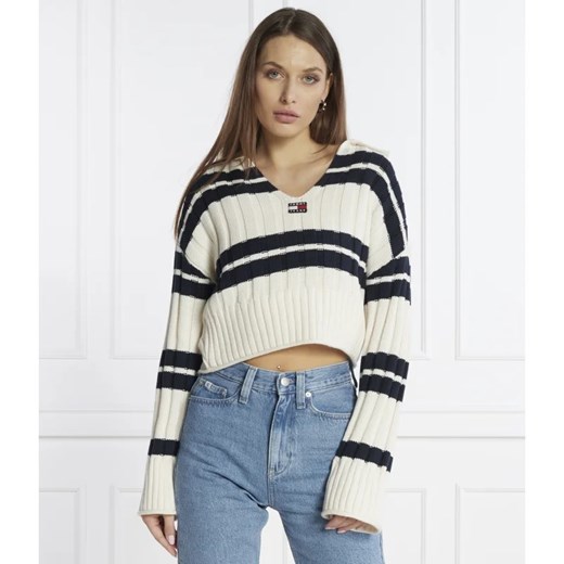 Sweter damski wielokolorowy Tommy Jeans w paski wiosenny z dekoltem w serek 