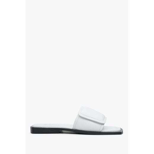 Estro: Miękkie białe klapki damskie na płaskim obcasie ze sklepu Estro w kategorii Klapki damskie - zdjęcie 166116350