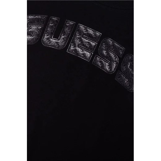 Czarny t-shirt chłopięce Guess z napisami 