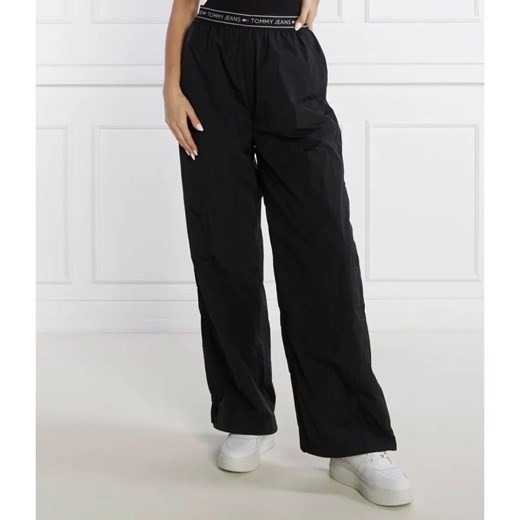 Tommy Jeans Spodnie BAGGY TAPING | Loose fit ze sklepu Gomez Fashion Store w kategorii Spodnie damskie - zdjęcie 166294154