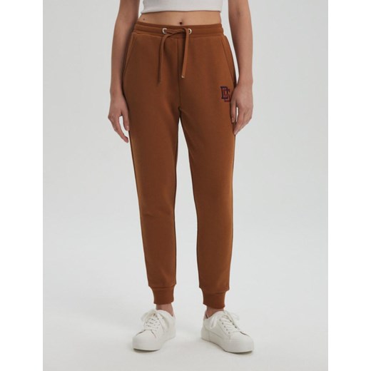 Spodnie dresowe REDIK Kamel S ze sklepu Diverse w kategorii Spodnie damskie - zdjęcie 166298610