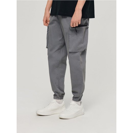 Joggery wide leg z kieszeniami cargo jasnoszare House XS House