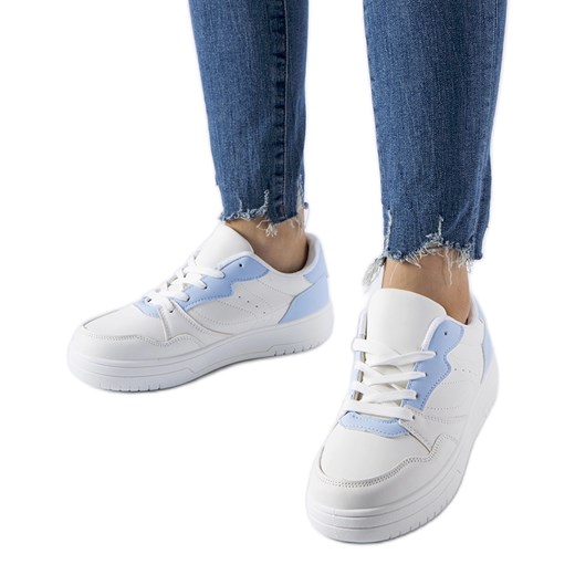 Białe sneakersy z niebieskim akcentem Fournie ze sklepu ButyModne.pl w kategorii Buty sportowe damskie - zdjęcie 166365480