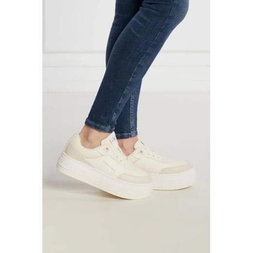 Buty sportowe damskie Calvin Klein sneakersy beżowe ze skóry wiązane na platformie 