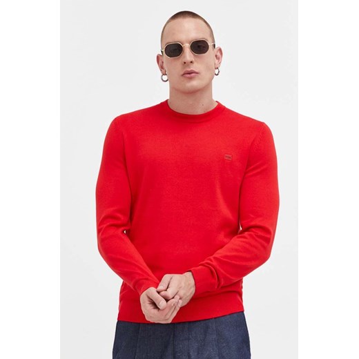 HUGO sweter bawełniany kolor czerwony lekki 50475083 ze sklepu ANSWEAR.com w kategorii Swetry męskie - zdjęcie 166455403