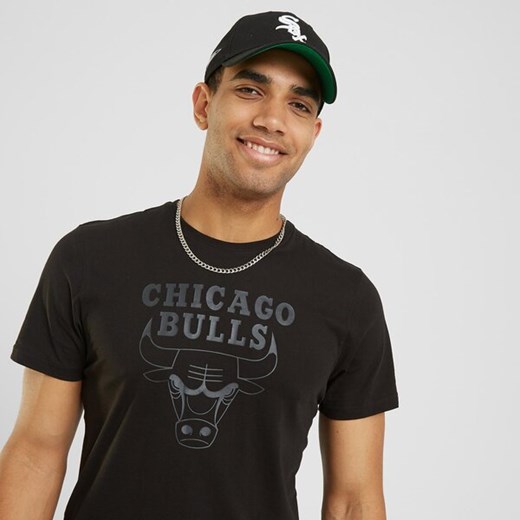 NEW ERA T-SHIRT SS NBA REMAINING BULLS CHICAGO BULLS BLKBLK ze sklepu JD Sports  w kategorii T-shirty męskie - zdjęcie 166467142