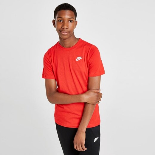 NIKE T-SHIRT S/LOGO TEE U&#039;RED B ze sklepu JD Sports  w kategorii T-shirty chłopięce - zdjęcie 166467922