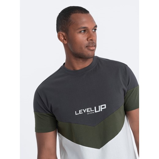 T-shirt męski bawełniany trójkolorowy z logo - grafitowo-oliwkowy V9 S1747 ze sklepu ombre w kategorii T-shirty męskie - zdjęcie 166472413