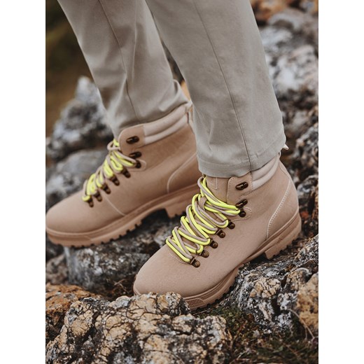 Zimowe buty męskie trekkingowe z kontrastowymi sznurówkami - piaskowe V1 46 promocja ombre