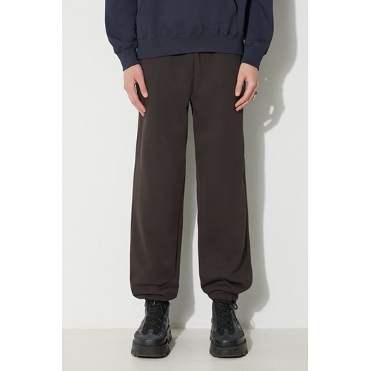 Wood Wood spodnie dresowe bawełniane Cal Joggers kolor brązowy gładkie 10275000.2424 ze sklepu PRM w kategorii Spodnie męskie - zdjęcie 166480541