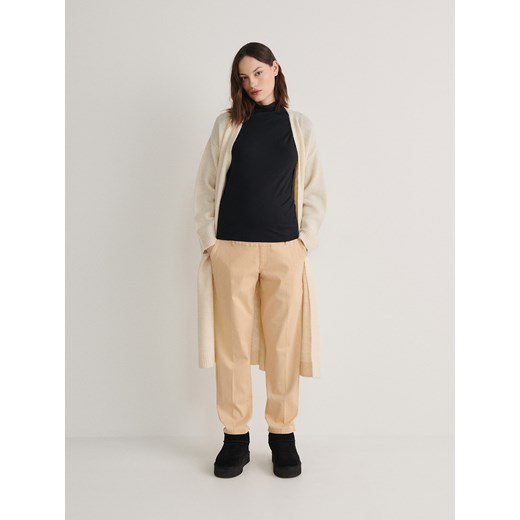 Reserved - Bawełniane spodnie chino - beżowy ze sklepu Reserved w kategorii Spodnie damskie - zdjęcie 166543671
