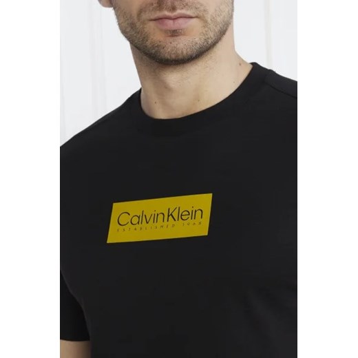 Czarny t-shirt męski Calvin Klein bawełniany z krótkim rękawem 