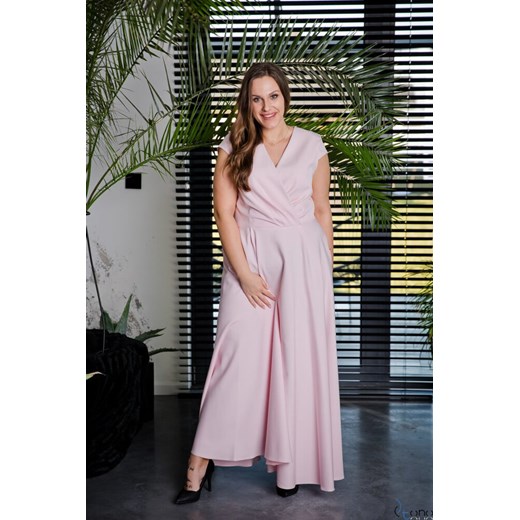 Pudrowo-różowa Sukienka LOREDANA Plus Size ze sklepu TONO w kategorii Sukienki - zdjęcie 166599334