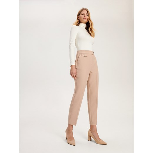 Reserved - Spodnie z kantem - beżowy ze sklepu Reserved w kategorii Spodnie damskie - zdjęcie 166641292
