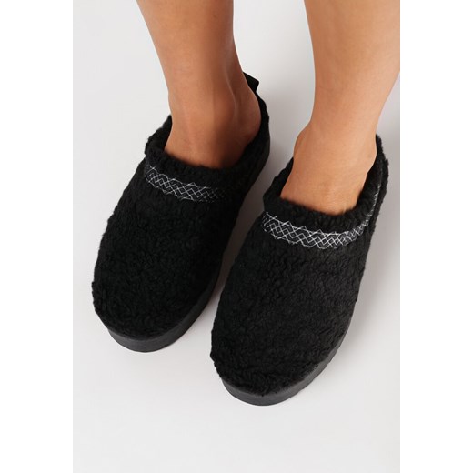 Czarne Wsuwane Kapcie na Platformie z Ozdobnym Haftem Olisia ze sklepu born2be.pl w kategorii Kapcie damskie - zdjęcie 166685341