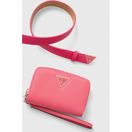 Guess portfel i pasek kolor różowy ze sklepu ANSWEAR.com w kategorii Portfele damskie - zdjęcie 166762991