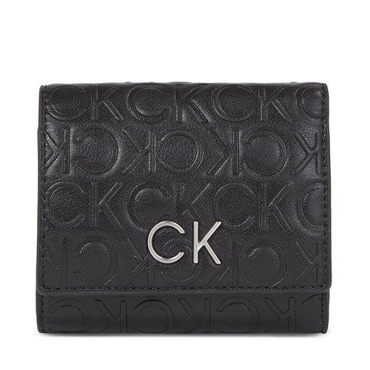 Portfel damski Calvin Klein Re-Lock Trifold Xs Emb K60K611321 Ck Black BAX ze sklepu eobuwie.pl w kategorii Portfele damskie - zdjęcie 166781051