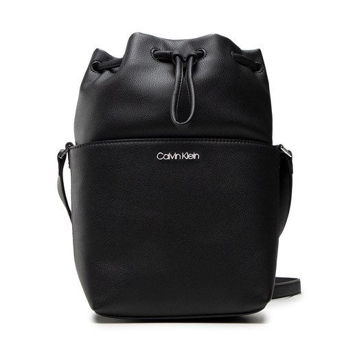 Torebka Calvin Klein Ck Must Bucket Bag Sm K60K609124 Czarny ze sklepu eobuwie.pl w kategorii Torebki worki - zdjęcie 166781601