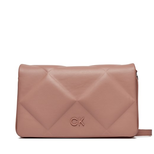 Torebka Calvin Klein Re-Lock Quilt Shoulder Bag K60K611021 Ash Rose VB8 ze sklepu eobuwie.pl w kategorii Listonoszki - zdjęcie 166796281