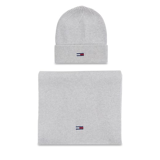 Komplet czapka i komin Tommy Jeans Tjw Flag Beanie And Scarf AW0AW15482 Grey P03 ze sklepu eobuwie.pl w kategorii Komplety czapka i szalik damskie - zdjęcie 166886342