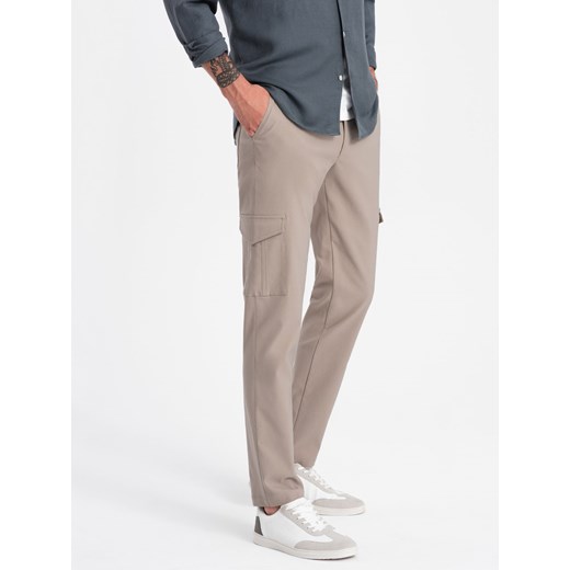 Spodnie męskie materiałowe REGULAR z kieszeniami cargo - oliwkowe V2 OM-PACG-0178 ze sklepu ombre w kategorii Spodnie męskie - zdjęcie 166934580