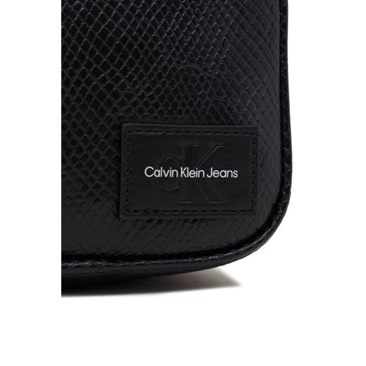 Listonoszka Calvin Klein ze skóry ekologicznej na ramię matowa 