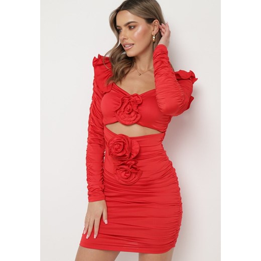 Czerwona Drapowana Sukienka Mini z Rozcięciami i Kwiatami Jadinia ze sklepu Born2be Odzież w kategorii Sukienki - zdjęcie 166982940