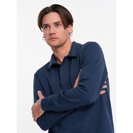 Bluza męska z kołnierzykiem polo ze strukturalnej dzianiny - ciemnoniebieska V5 OM-SSNZ-0149 ze sklepu ombre w kategorii Bluzy męskie - zdjęcie 166989913