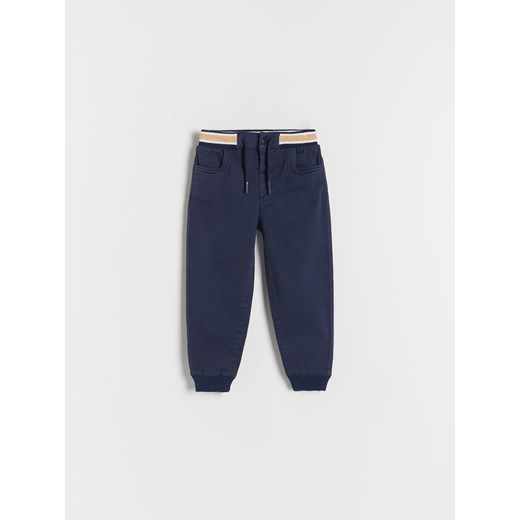Reserved - Elastyczne spodnie jogger - granatowy ze sklepu Reserved w kategorii Spodnie i półśpiochy - zdjęcie 166999361