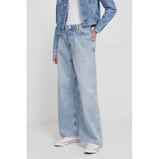Tommy Hilfiger jeansy Slouchy damskie kolor niebieski WW0WW40627 ze sklepu ANSWEAR.com w kategorii Jeansy damskie - zdjęcie 167347933