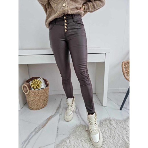 spodnie woskowane braun jeans goodies ze złotymi guzikami - brązowe ze sklepu STYLOWO w kategorii Spodnie damskie - zdjęcie 167357230