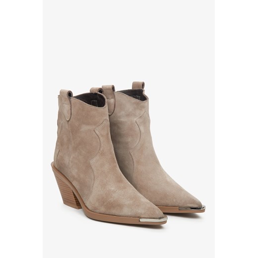 Estro: Jasnobeżowe kowbojki damskie z zamszu naturalnego ze srebrnym detalem Estro 37 Estro okazja