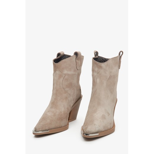 Estro: Jasnobeżowe kowbojki damskie z zamszu naturalnego ze srebrnym detalem Estro 39 Estro promocyjna cena