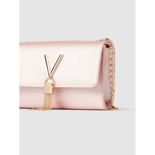 Valentino Bags kopertówka mała elegancka różowa z aplikacjami na ramię 