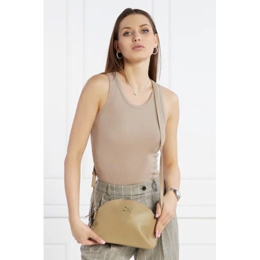 Listonoszka Calvin Klein ze skóry ekologicznej