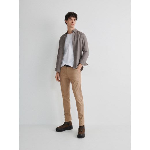 Reserved - Spodnie chino slim fit - beżowy ze sklepu Reserved w kategorii Spodnie męskie - zdjęcie 167441600
