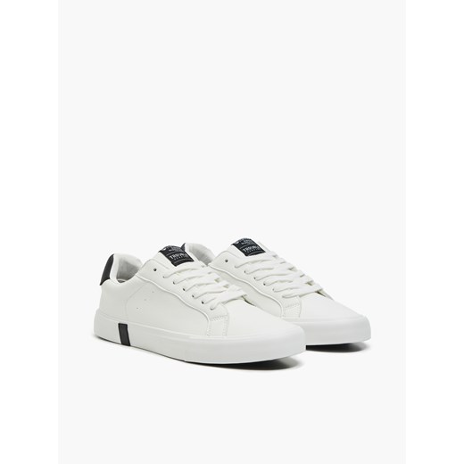 Cropp - Białe sneakersy z imitacji skóry - czarny Cropp 41 Cropp okazja