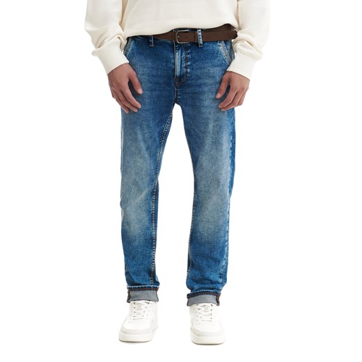 Cropp - Niebieskie jeansy chino slim z paskiem - niebieski Cropp 34/34 okazja Cropp