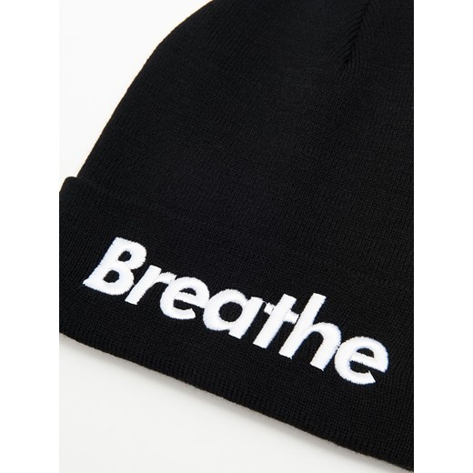 Cropp - Czarna czapka beanie z napisem - czarny Cropp Uniwersalny Cropp okazja