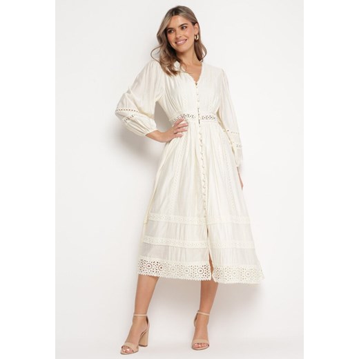Jasnobeżowa Taliowana Sukienka Midi z Ażurowym Zdobieniem Wilira ze sklepu Born2be Odzież w kategorii Sukienki - zdjęcie 167561723
