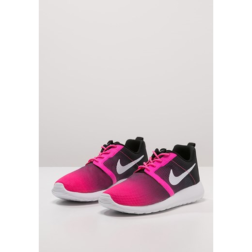 Nike Sportswear ROSHERUN FLIGHT WEIGHT Tenisówki i Trampki pink pow/white/black zalando czerwony ocieplane