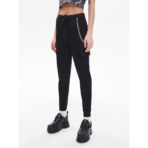 Cropp - Czarne spodnie cargo jogger z łańcuchem - czarny Cropp 32 Cropp