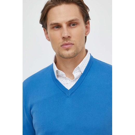Sweter męski United Colors Of Benetton niebieski bawełniany w serek 