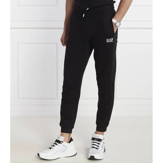 EA7 Spodnie dresowe | Regular Fit ze sklepu Gomez Fashion Store w kategorii Spodnie męskie - zdjęcie 167702653