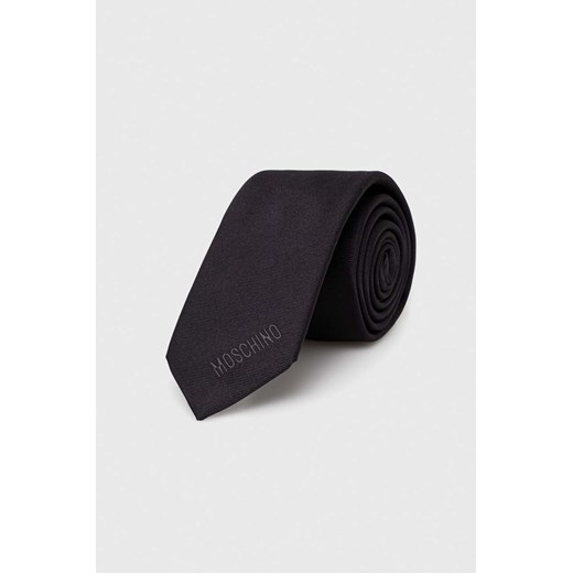 Moschino krawat jedwabny kolor czarny M5776 55069 ze sklepu ANSWEAR.com w kategorii Krawaty - zdjęcie 167712574
